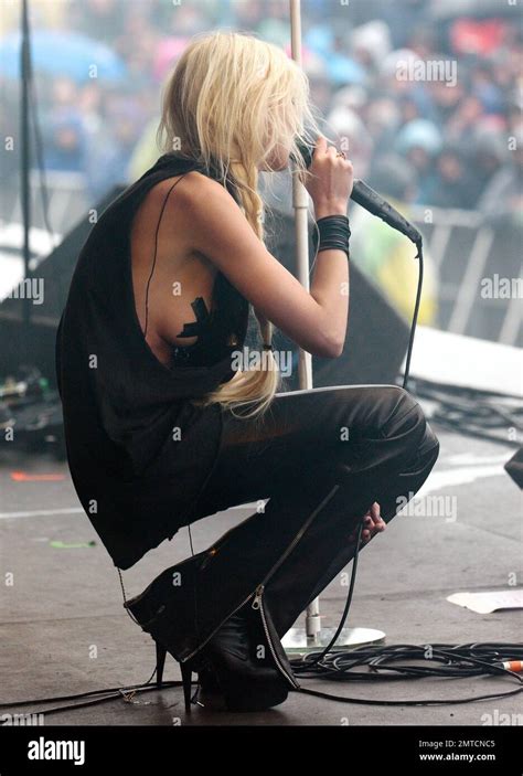 taylor momsen tape|Taylor Momsen Flaunts Ripped Abs, Covers Chest With Black。